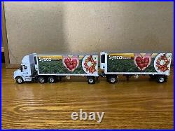 1/64 Dcp Sysco Tractor & Pair Of Reefer Pups Strawberry Express