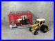 1_64_Ertl_International_Harvester_1066_5_Millionth_Tractor_GOLD_Chase_Unit_01_we