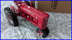 1/8 Scale Mccormick-Deering Farmall M International Harvester Tractor withfenders