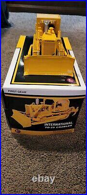 2002 First Gear International Harvester TD-25 Crawler/Ripper ROPS 125