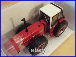 42490 Britains INTERNATIONAL HARVESTER 3588 Tractor 132 scale