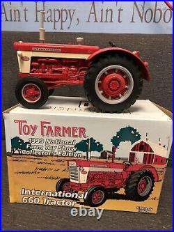 Authentic Ertl International 660 Tractor 1999 Toy Farmer IH 1/16 NIB 16020A