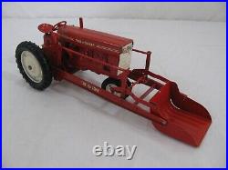 Carter Tru Scale 1/16 Red International Farm Tractor with Loader Attachment VG
