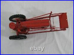 Carter Tru Scale 1/16 Red International Farm Tractor with Loader Attachment VG