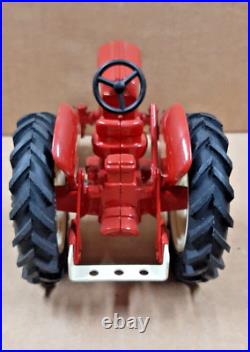 Custom International Harvester 350 Utility Toy Tractor 116 by Bob Deyen