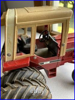 ERTL 1/16 IH International Harvester 1586 tractor with duals, 4 Implements 1980's