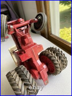 ERTL 1/16 IH International Harvester 1586 tractor with duals, 4 Implements 1980's
