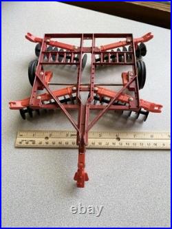 ERTL 1/16 IH International Harvester 1586 tractor with duals, 4 Implements 1980's