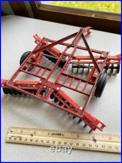ERTL 1/16 IH International Harvester 1586 tractor with duals, 4 Implements 1980's