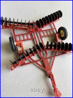 ERTL 1/16 IH International Harvester 1586 tractor with duals, 4 Implements 1980's