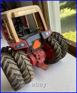 ERTL 1/16 IH International Harvester 1586 tractor with duals, 4 Implements 1980's
