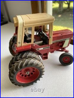 ERTL 1/16 IH International Harvester 1586 tractor with duals, 4 Implements 1980's