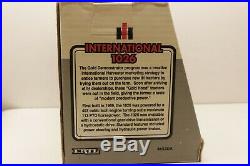 ERTL 1/16 International 1026 Gold Demonstrator Hydro 1996 Collectors Edition
