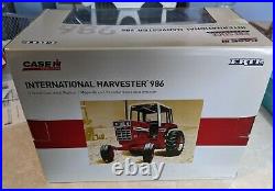 ERTL 1/16 International Harvester IH 986 Cab Tractor National Farm Toy Museum
