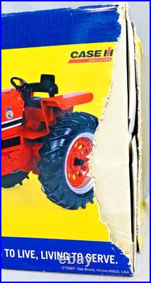 ERTL 1/16 Scale International-Harvester 966 Die-Cast FFA Tractor Tomy Damage box