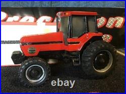 ERTL CASE IH INTERNATIONAL 7130 Tractor 1987 DENVER MAGNUM Limited Edition