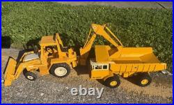 ERTL DIECAST INTERNATIONAL HARVESTER TOY TRACTOR LOADER BACKHOE Pay Truck Vtg