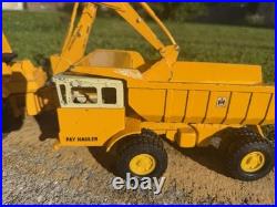 ERTL DIECAST INTERNATIONAL HARVESTER TOY TRACTOR LOADER BACKHOE Pay Truck Vtg