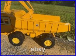ERTL DIECAST INTERNATIONAL HARVESTER TOY TRACTOR LOADER BACKHOE Pay Truck Vtg