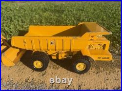 ERTL DIECAST INTERNATIONAL HARVESTER TOY TRACTOR LOADER BACKHOE Pay Truck Vtg