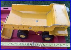 ERTL DIECAST INTERNATIONAL HARVESTER TOY TRACTOR LOADER BACKHOE Pay Truck Vtg
