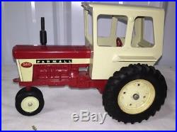 ERTL Farmall 560 Tractor with Cab Vintage 1970s 1/16