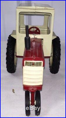 ERTL Farmall 560 Tractor with Cab Vintage 1970s 1/16