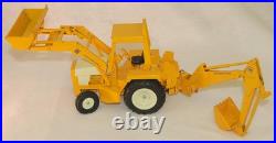 ERTL International Harvester Backhoe Loader Farm Tractor #472 Diecast 116 Toy