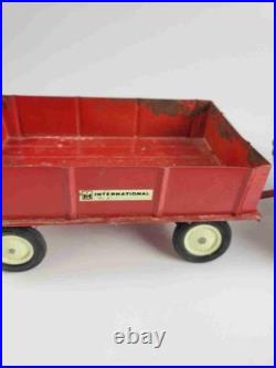 ERTL International Harvester Farmall 1026 Hydro Tractor + Wagon Rake Tiller