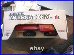 ERTL International Harvester IH 7488 2+2 Anteater 1/16 Scale USA Vintage Tractor