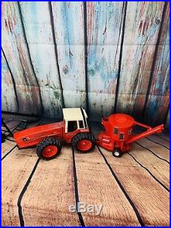 ERTL Lot 1/16 International Harvester 3588 Tractor With Mixer Grinder Conveyor
