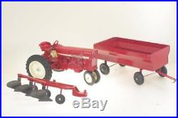 Ertl 116 International Harvester Tractor, Trailer & Plough Ref 5640r