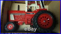 Ertl 116 scale International Harvester Tractor Model 1586 Dual Wheels MIB