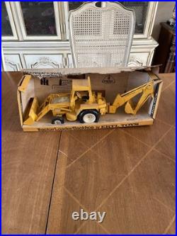 Ertl 1/16 Diecast International Harvester Toy Tractor Loader Backhoe 472 Read