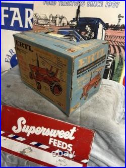 Ertl 1/16 International Harvester 1066 WithCanopy, Vintage Blue Box