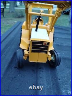 Ertl 1/16 International Harvester Tractor Loader Backhoe Great Condition