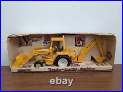 Ertl 1/16 International Harvester Tractor Loader Backhoe withBox