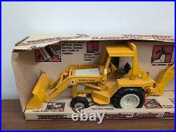 Ertl 1/16 International Harvester Tractor Loader Backhoe withBox