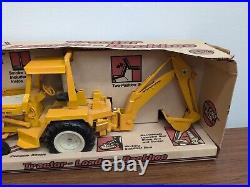 Ertl 1/16 International Harvester Tractor Loader Backhoe withBox