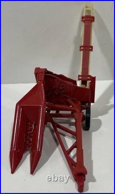 Ertl 1/64 International Harvester Tractor Lot 966 1066 1086 1466 1 PR Combine