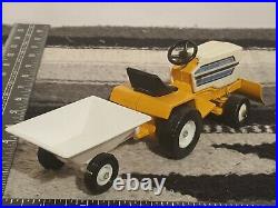 Ertl Cub Cadet 1650 hydrostatic garden tractor 1/16 diecast lawn tractor replica