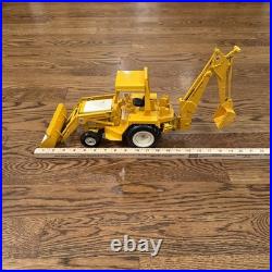 Ertl Diecast International Harvester Backhoe Loader Tractor, #472, 116 Scale