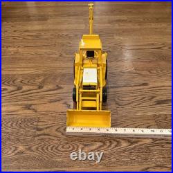 Ertl Diecast International Harvester Backhoe Loader Tractor, #472, 116 Scale