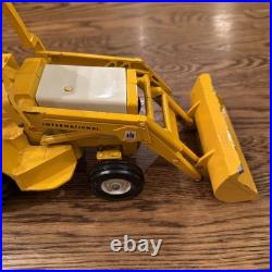 Ertl Diecast International Harvester Backhoe Loader Tractor, #472, 116 Scale