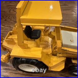 Ertl Diecast International Harvester Backhoe Loader Tractor, #472, 116 Scale