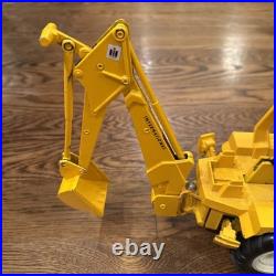 Ertl Diecast International Harvester Backhoe Loader Tractor, #472, 116 Scale
