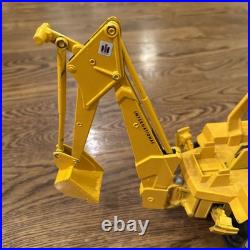 Ertl Diecast International Harvester Backhoe Loader Tractor, #472, 116 Scale