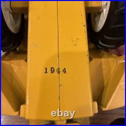 Ertl Diecast International Harvester Backhoe Loader Tractor, #472, 116 Scale