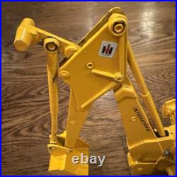 Ertl Diecast International Harvester Backhoe Loader Tractor, #472, 116 Scale