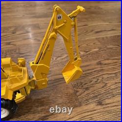 Ertl Diecast International Harvester Backhoe Loader Tractor, #472, 116 Scale
